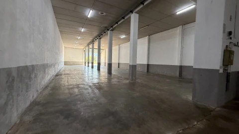 Armazém para Arrendamento em Nespereira