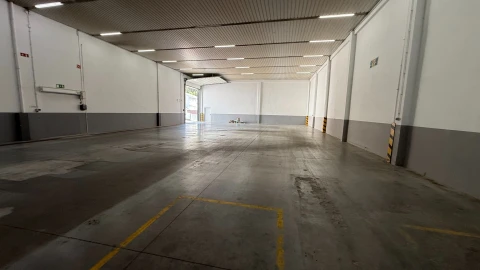 Armazém para Arrendamento em Nespereira