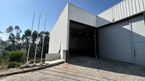 Armazém para Arrendamento em Nespereira
