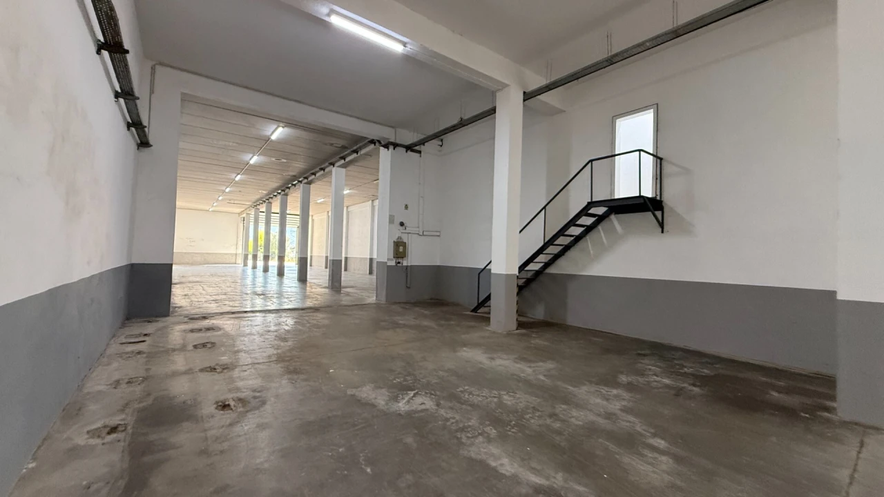 Armazém para Arrendamento em Nespereira Foto 6