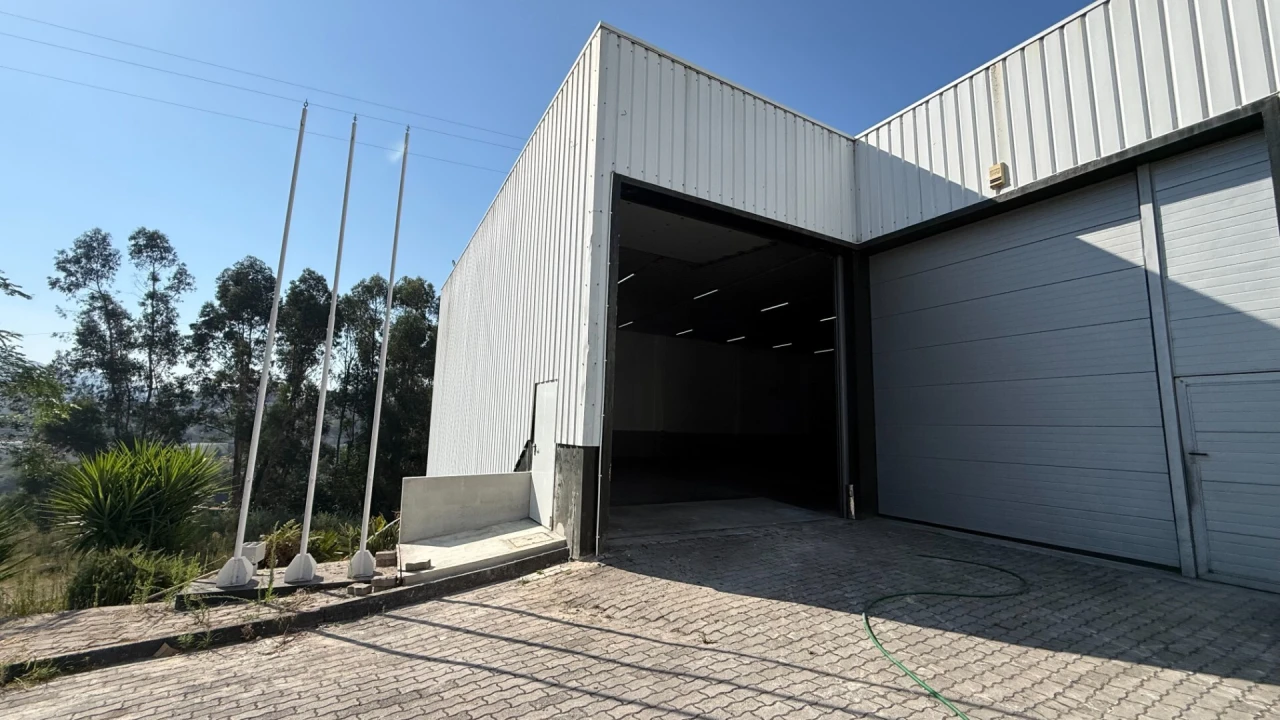 Armazém para Arrendamento em Nespereira Foto 13