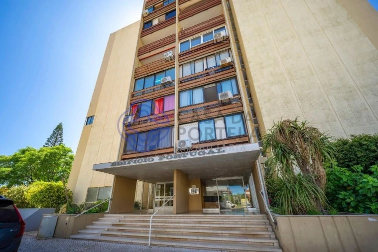 Apartamento para Venda em Quarteira Foto 3