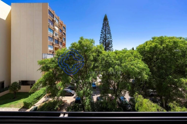 Apartamento para Venda em Quarteira Foto 2