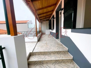 Moradia T2 para Venda em Funchal (São Pedro)