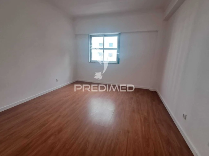 Apartamento T2 para Venda em Algueirão-Mem Martins Foto 2