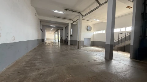 Armazém para Arrendamento em Nespereira