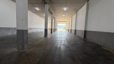 Armazém para Arrendamento em Nespereira