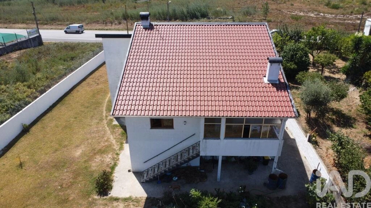 Moradia T4 para Venda em Oiã Foto 33