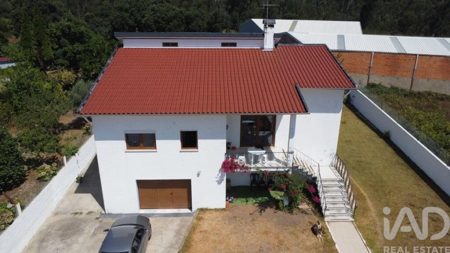 Moradia T4 para Venda em Oiã Foto 2