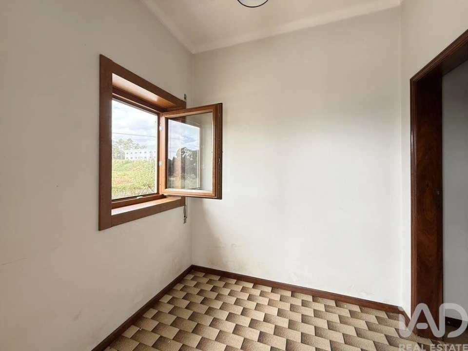 Moradia T4 para Venda em Oiã Foto 11