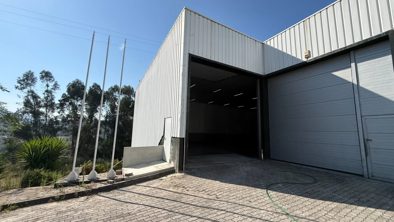 Armazém para Arrendamento em Nespereira Foto 1