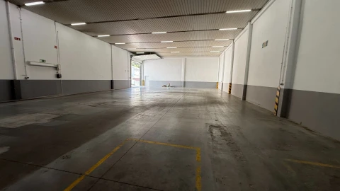 Armazém para Arrendamento em Nespereira