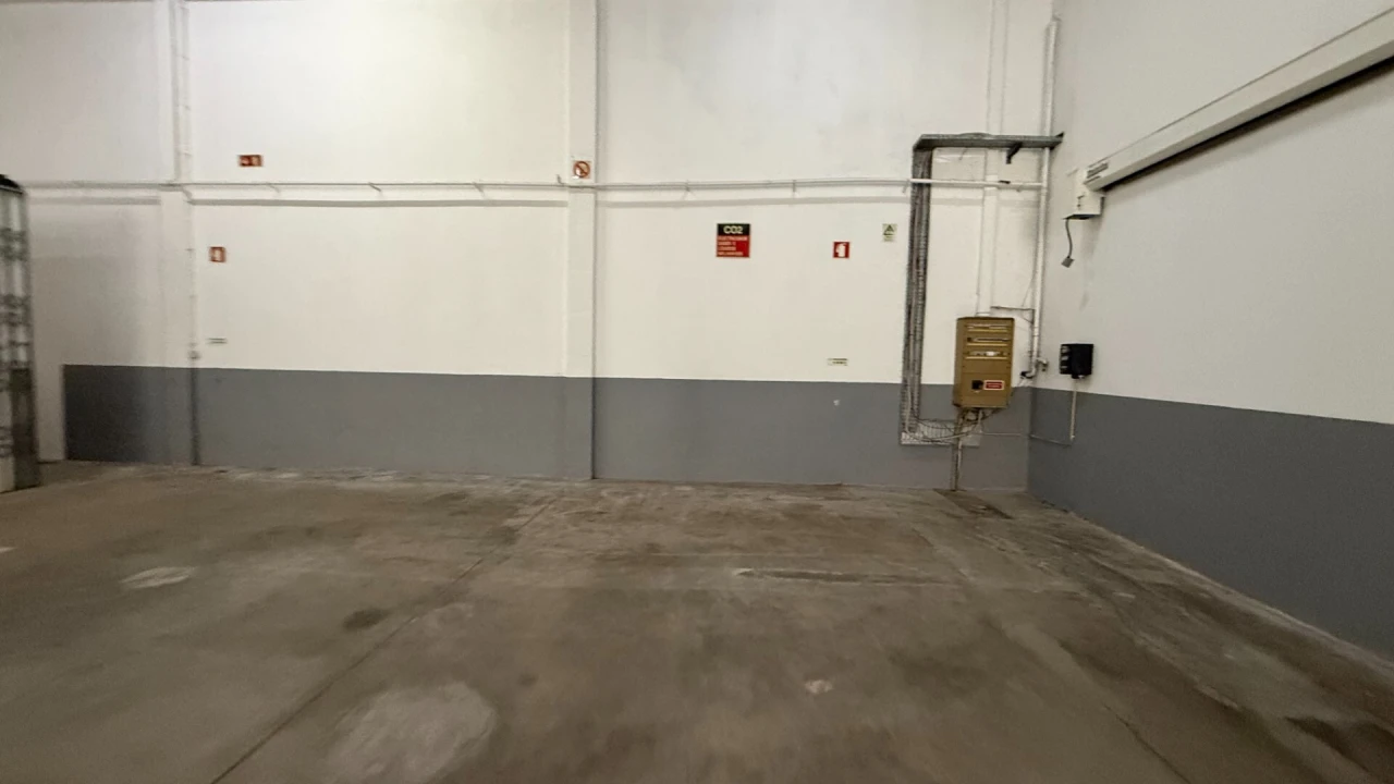 Armazém para Arrendamento em Nespereira Foto 9