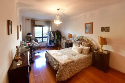 Apartamento T3 para Venda em Massamá e Monte Abraão