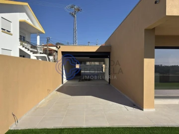 Moradia T3 para Venda em Escapães