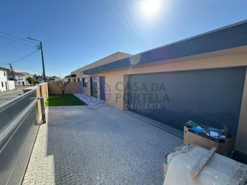 Moradia T3 para Venda em Escapães