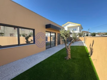 Moradia T3 para Venda em Escapães