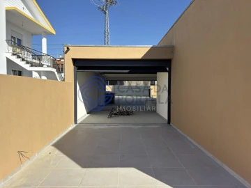 Moradia T3 para Venda em Escapães