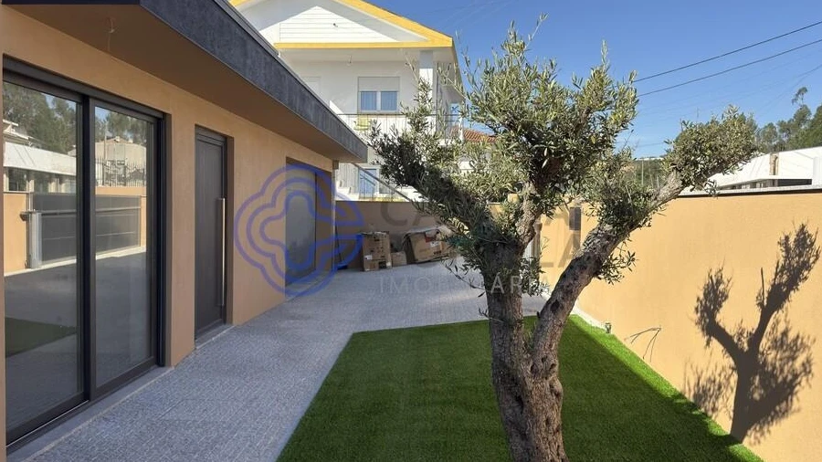 Moradia T3 para Venda em Escapães