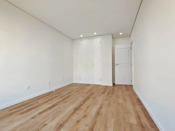 Apartamento T4 para Venda em Póvoa de Varzim, Beiriz e Argivai