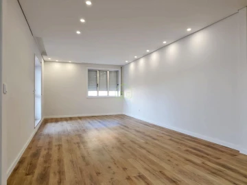 Apartamento T4 para Venda em Póvoa de Varzim, Beiriz e Argivai