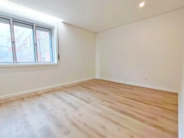 Apartamento T4 para Venda em Póvoa de Varzim, Beiriz e Argivai