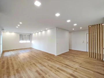 Apartamento T4 para Venda em Póvoa de Varzim, Beiriz e Argivai
