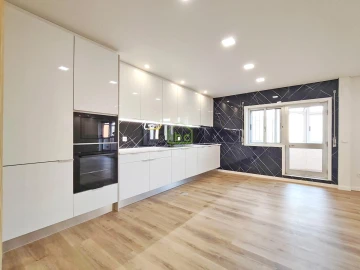 Apartamento T4 para Venda em Póvoa de Varzim, Beiriz e Argivai