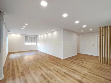 Apartamento T4 para Venda em Póvoa de Varzim, Beiriz e Argivai