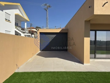 Moradia T3 para Venda em Escapães