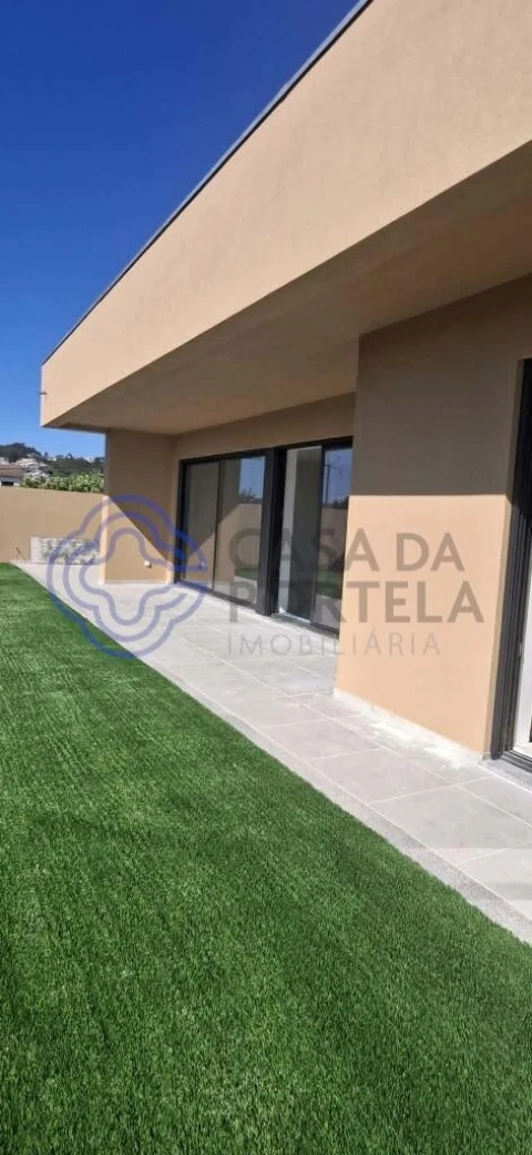 Moradia T3 para Venda em Escapães