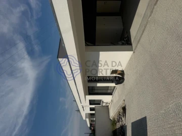 Moradia T3 para Venda em Escapães