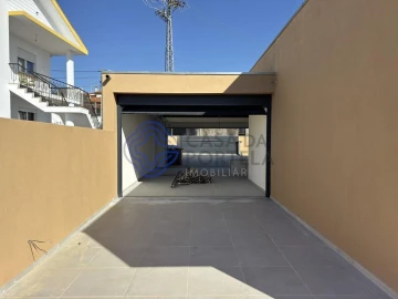 Moradia T3 para Venda em Escapães