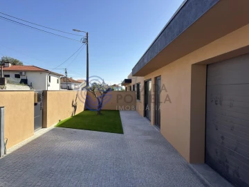 Moradia T3 para Venda em Escapães