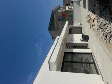 Moradia T3 para Venda em Escapães