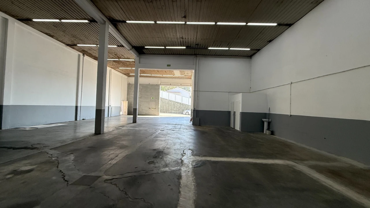 Armazém para Arrendamento em Nespereira Foto 3