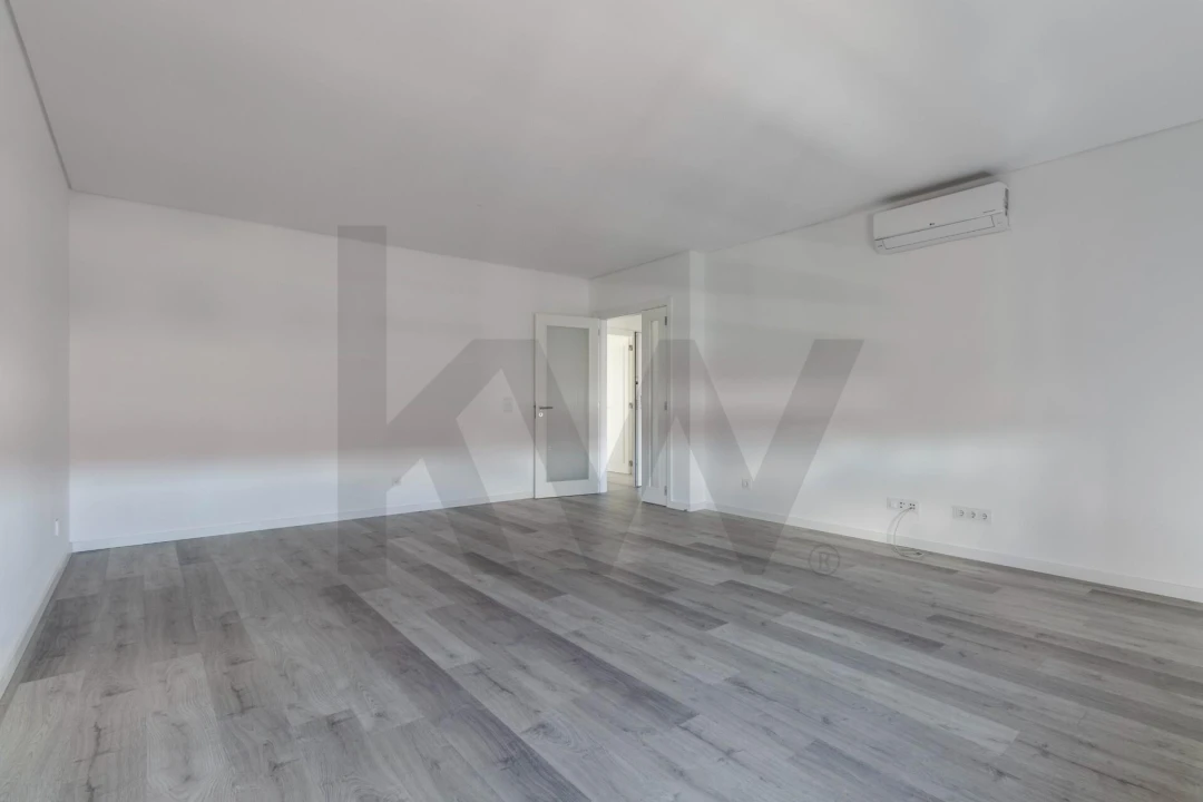 Apartamento T3 para Arrendamento em Mina de Água Foto 10