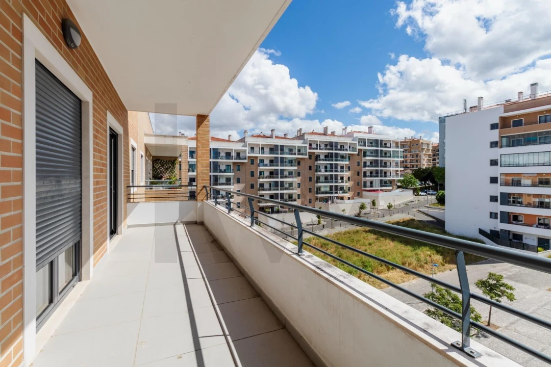 Apartamento T3 para Arrendamento em Mina de Água Foto 30