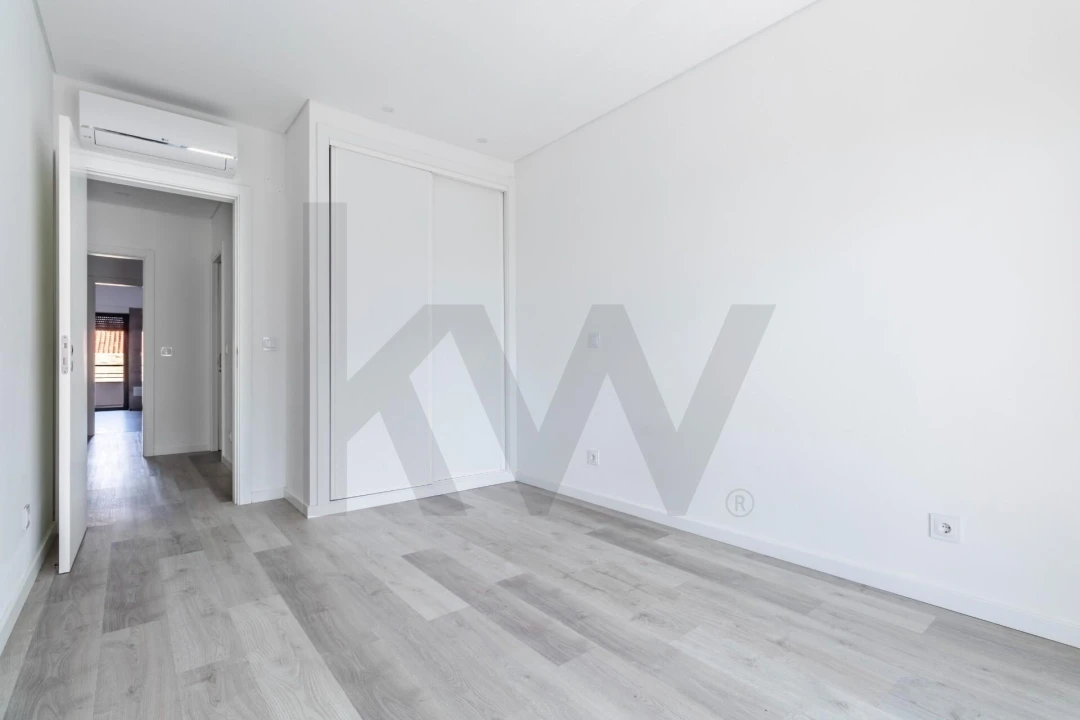 Apartamento T3 para Arrendamento em Mina de Água Foto 20