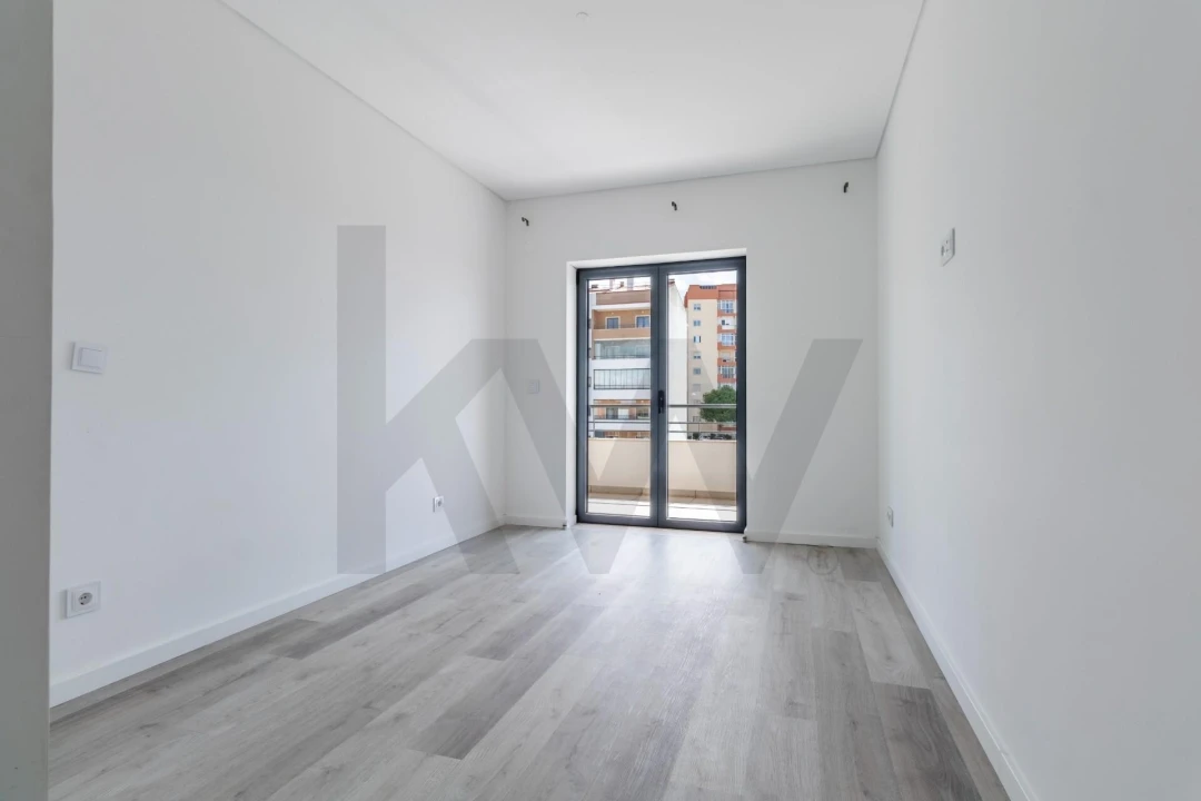 Apartamento T3 para Arrendamento em Mina de Água Foto 29