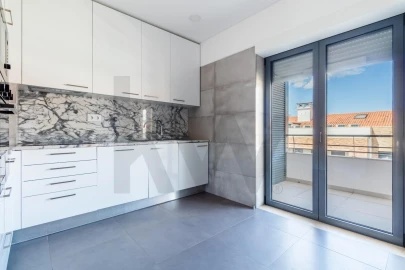 Apartamento T3 para Arrendamento em Mina de Água