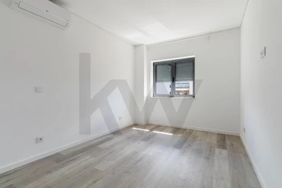 Apartamento T3 para Arrendamento em Mina de Água