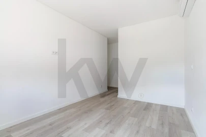 Apartamento T3 para Arrendamento em Mina de Água