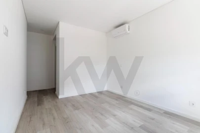 Apartamento T3 para Arrendamento em Mina de Água