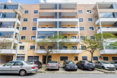 Apartamento T3 para Arrendamento em Mina de Água