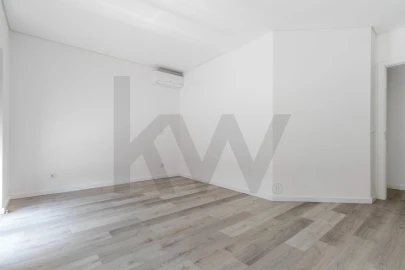 Apartamento T3 para Arrendamento em Mina de Água