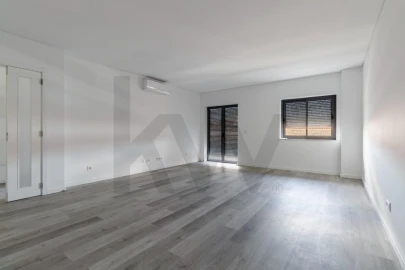 Apartamento T3 para Arrendamento em Mina de Água