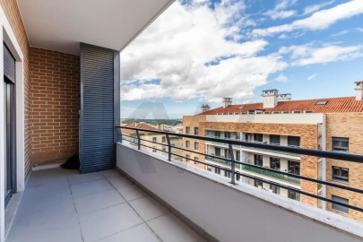 Apartamento T3 para Arrendamento em Mina de Água