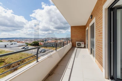 Apartamento T3 para Arrendamento em Mina de Água