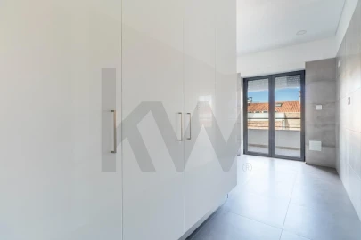 Apartamento T3 para Arrendamento em Mina de Água